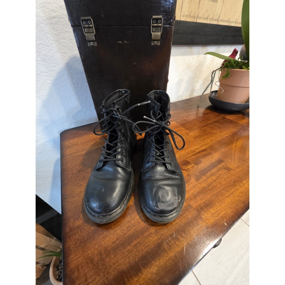 Dr Doc Martens 1460 black Leather Lace Up Delaney Boots Women kids Size 2